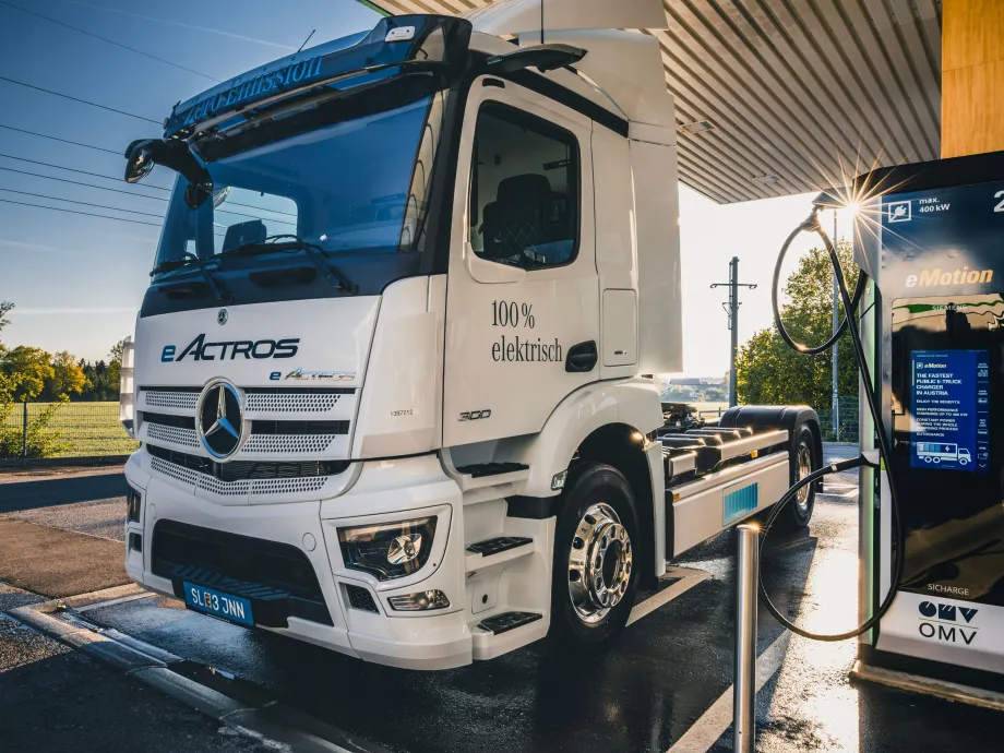 Közösen telepít e-kamion töltőállomásokat a Siemens és az OMV