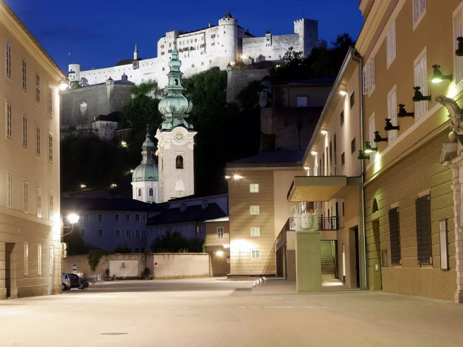 Mi a közös a salzburgi Nagy Fesztiválpalotában, a Red Bull Arenaban és a Stiegl sörfőzdéjében?