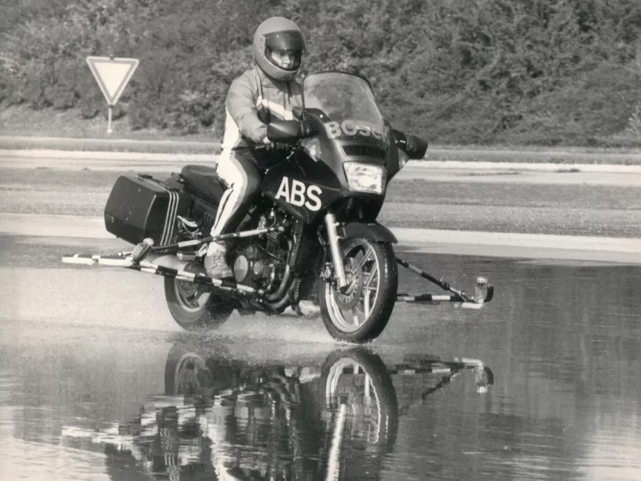 A motorosok biztonságára vigyáz legújabb fejlesztéseivel a Bosch
