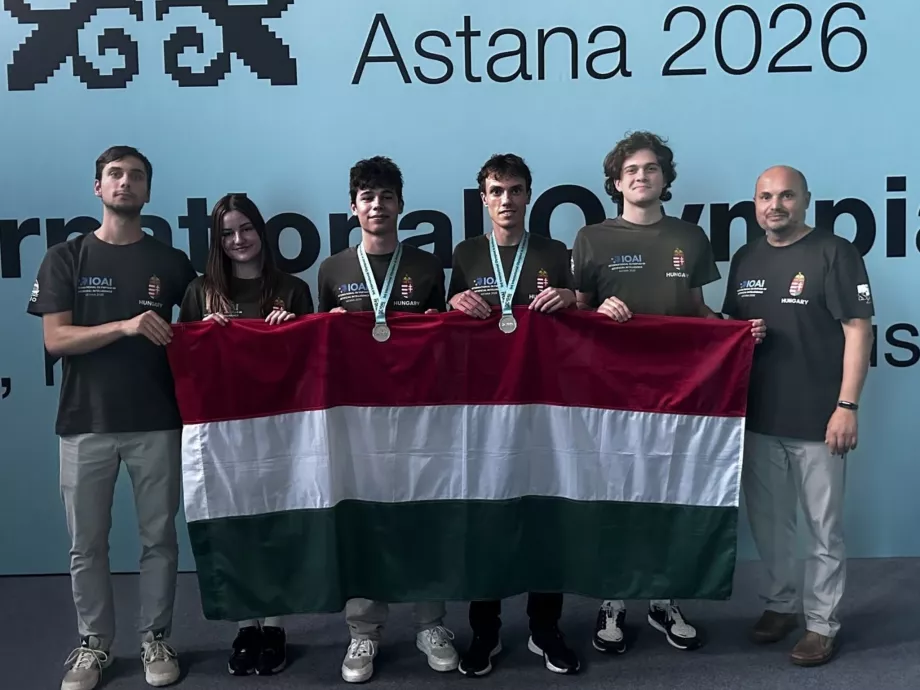 Két magyar ezüst az MI-diákolimpián