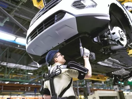 Testen viselhető külső vázakkal gyártanak a Ford üzemében