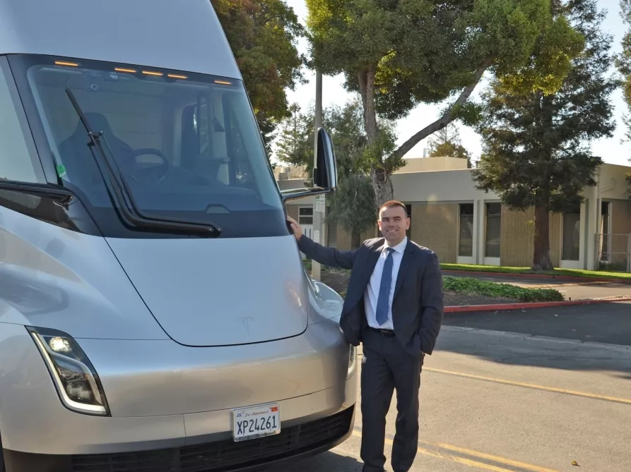 A Tesla elektromos kamionjait hozná Európába a Waberer's