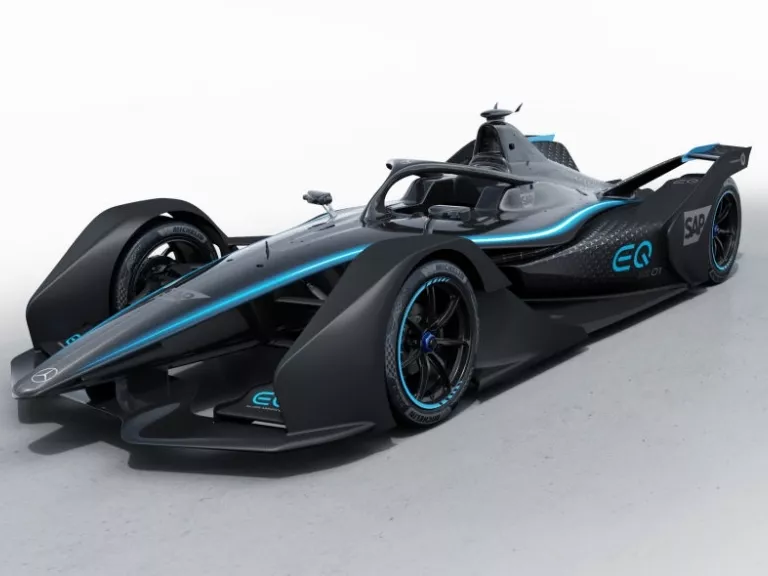 Elektromos versenyautót villantott a Mercedes