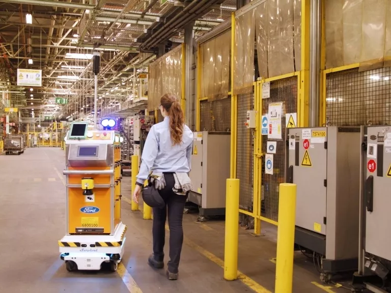 Önvezető robotmunkatárs a Ford valenciai üzemében