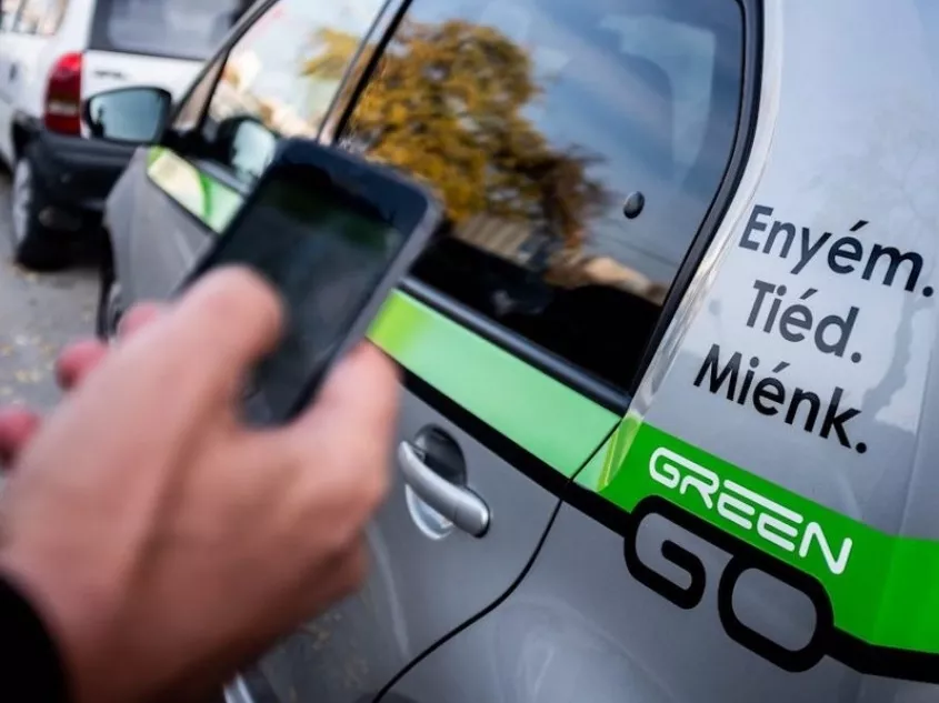 Gombnyomásra közlekedhetünk