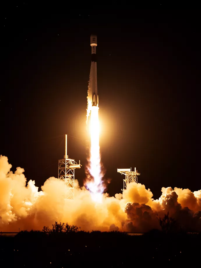 Új krátert hozhatott létre a SpaceX Holdba csapódó Falcon–9 rakétája