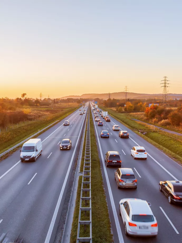 A Széchenyi István Egyetem vezetésével indult kutatás az autópályák és közlekedési infrastruktúrák biztonságának növeléséért