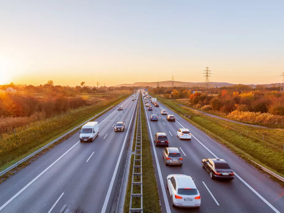 A Széchenyi István Egyetem vezetésével indult kutatás az autópályák és közlekedési infrastruktúrák biztonságának növeléséért