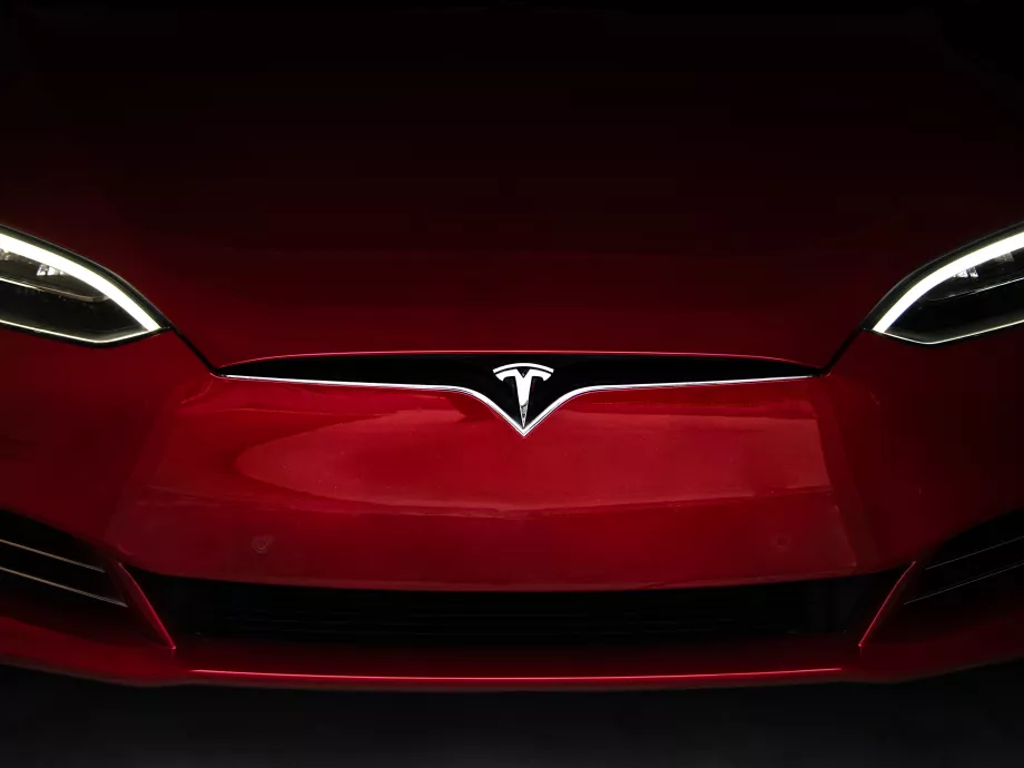 A Tesla végleg száműzi a ritkaföldfémeket az új e-motorjából