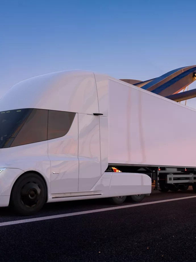 Megérkezik Európába a Tesla elektromos nyergesvontatója