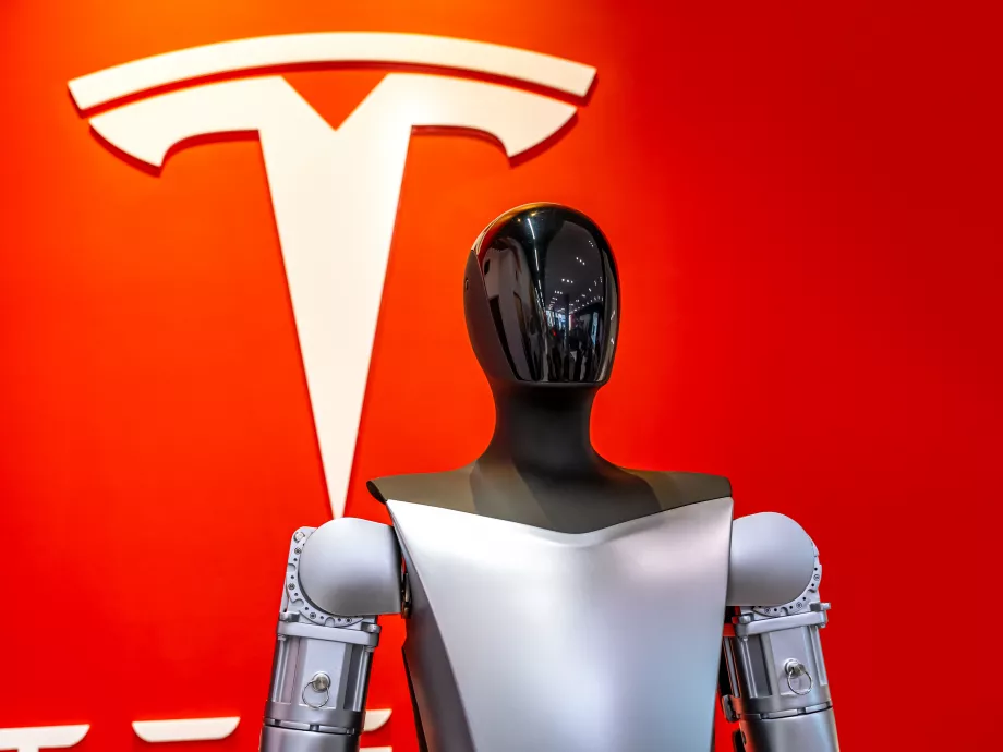 Humanoid robotokat használ a jövő évtől a Tesla