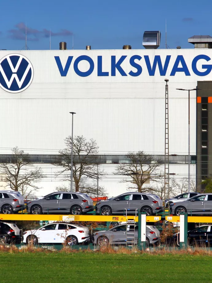 Újabb 50 ezer pozíció megszüntetését tervezi a Volkswagen