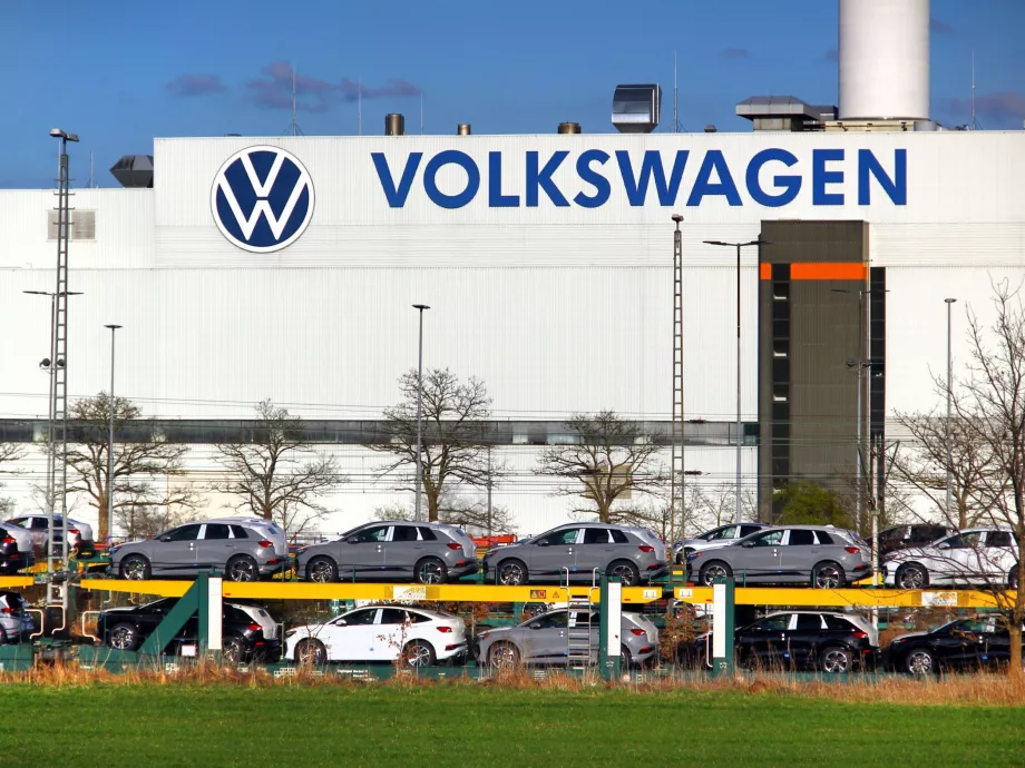 Újabb 50 ezer pozíció megszüntetését tervezi a Volkswagen