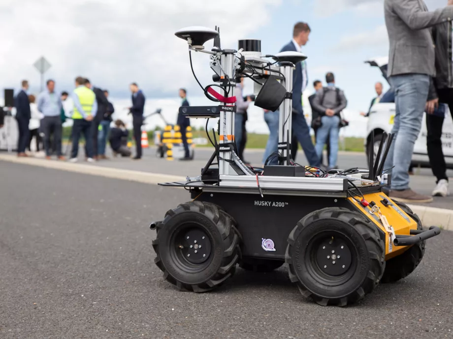 Autonóm járművek, robotok és drónok a ZalaZONE tesztpályán