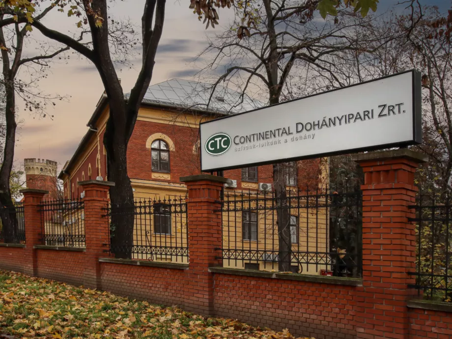 Új dohányipari készáruraktárat adott át Sátoraljaújhelyen a Continental Dohányipari Zrt.