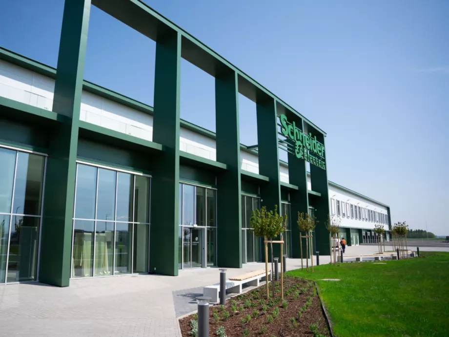A Schneider Electric gyára elsőként nyerte el a LEED Platinum minősítést Magyarországon