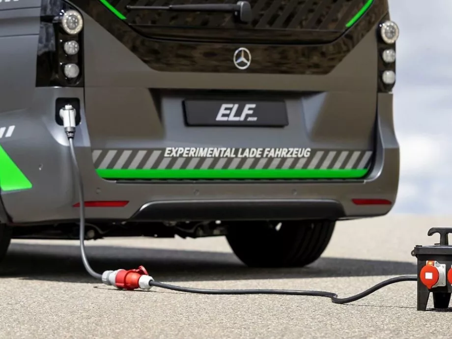 A Mercedes bemutatott egy fantasztikus töltőjárművet