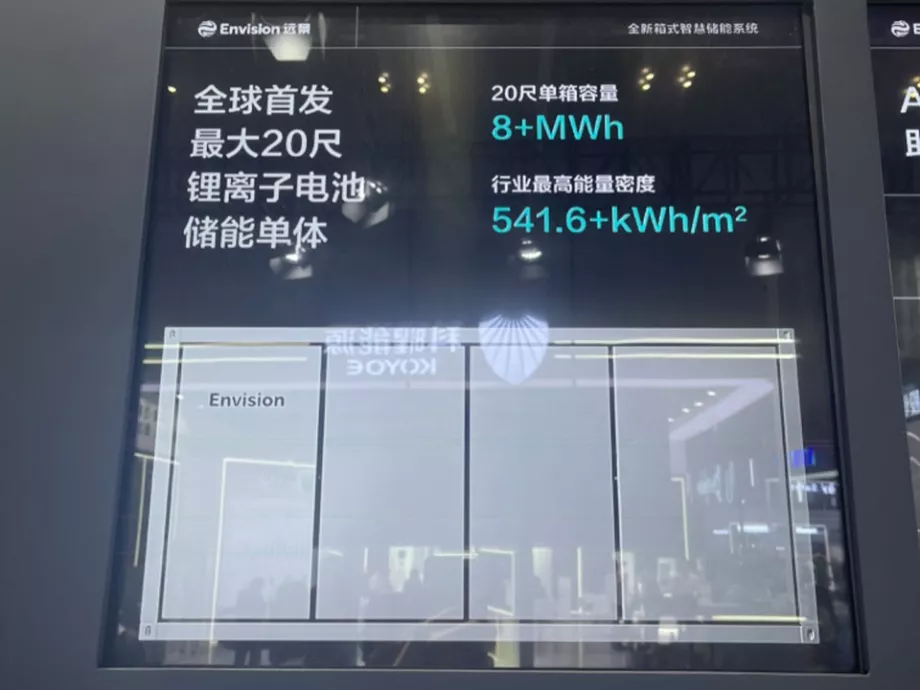 Hajókonténer méretű akkumulátor napenergia-tároláshoz