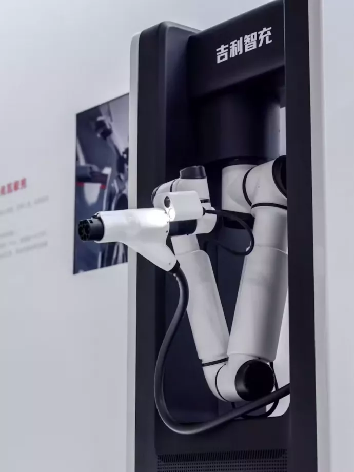 Robotokra bízná az otthoni autótöltést a Geely