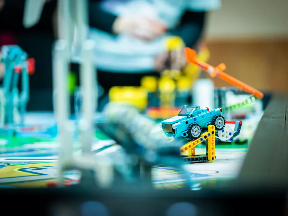 Robotokat építettek és programoztak a FIRST LEGO League miskolci döntőjében