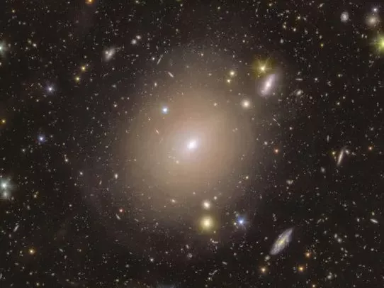 Lenyűgöző Einstein-gyűrűt fedezett fel a Euclid űrtávcső