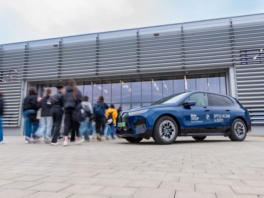 Ilyen volt a Lányok Napja a BMW debreceni gyárában