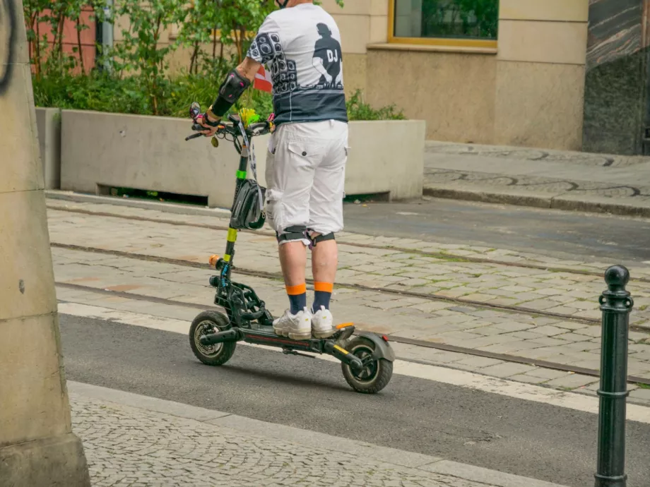 Elektromos rollerek 2026-ban – döntés a teljesítmény, a hatótáv és az ár alapján