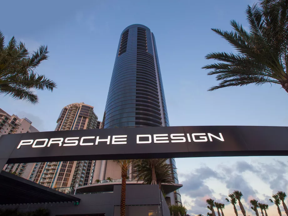Máris süllyed a Porsche luxustornya Miamiban