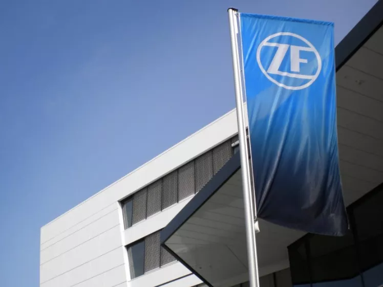 ZF: 7600 munkahely megszűnik a hajtáslánc-üzletágban