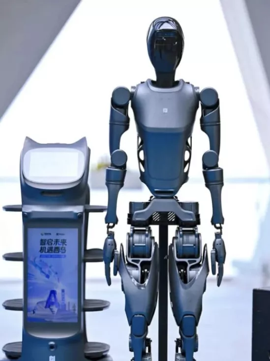 Szállodaüzemeltető robotok Kínából